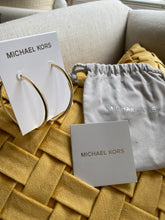 將圖片載入圖庫檢視器 MICHAEL KORS 全新水晶鑽圈耳環
